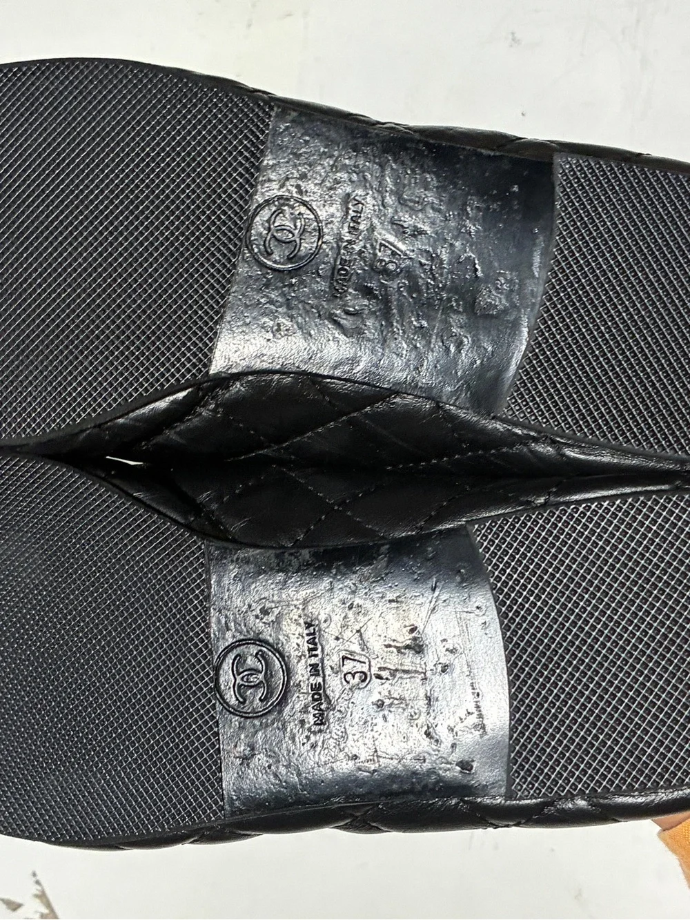 CHANEL Black Quilted Leather Ballet Flats with CC Logo